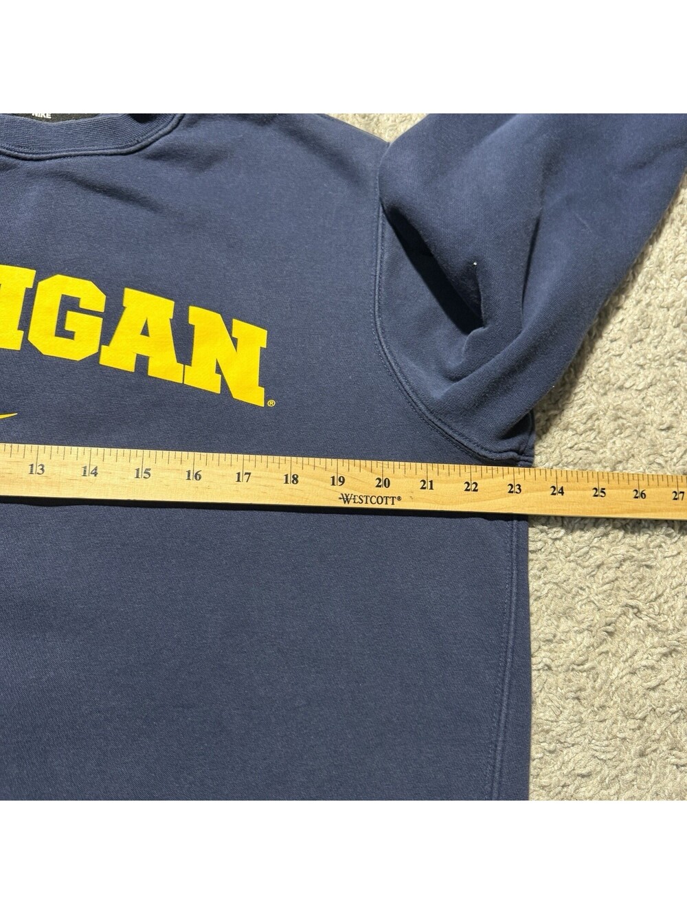 Nike Men's UM Michigan Wolverines Club Fleece Crewneck Sweatshirt Navy Large - Picture 4 of 7